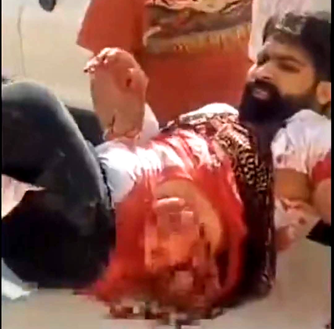 चाकुओं से घायल प्रॉपर्टी डीलर विनय