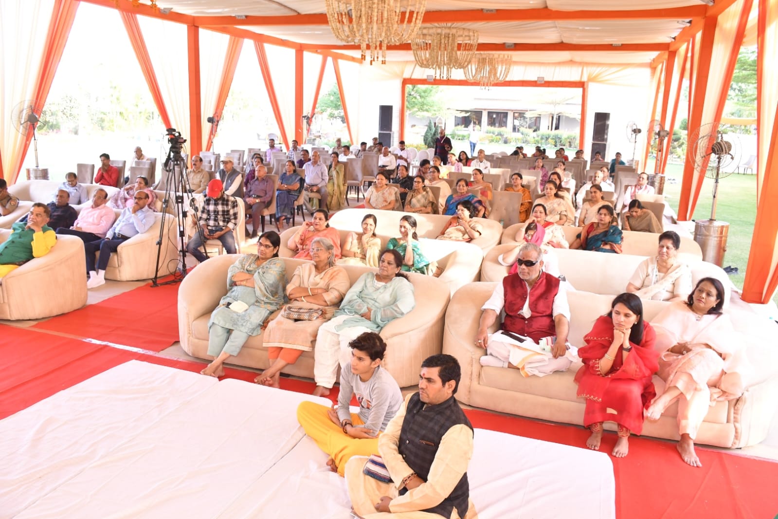 सीएल गुप्ता फार्म हाउस में तीन दिवसीय श्री हनुमत चरित्र चिंतन कथा का भव्य समापन सीएल गुप्ता फार्म हाउस में तीन दिवसीय श्री हनुमत चरित्र चिंतन कथा का भव्य समापन