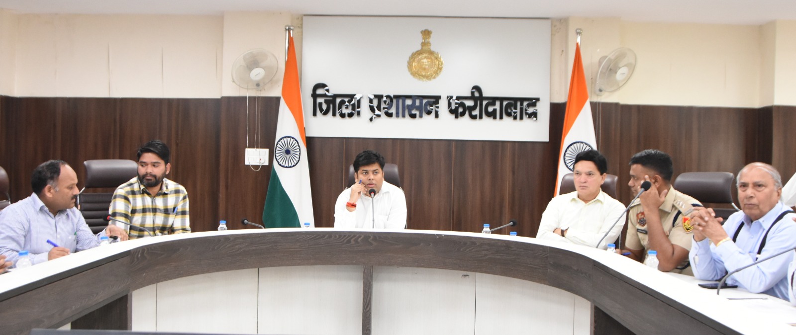 एडीसी साहिल गुप्ता जिलास्तरीय स्वास्थ्य कार्यक्रमों को लेकर बैठक लेते हुए एडीसी साहिल गुप्ता जिलास्तरीय स्वास्थ्य कार्यक्रमों को लेकर बैठक लेते हुए