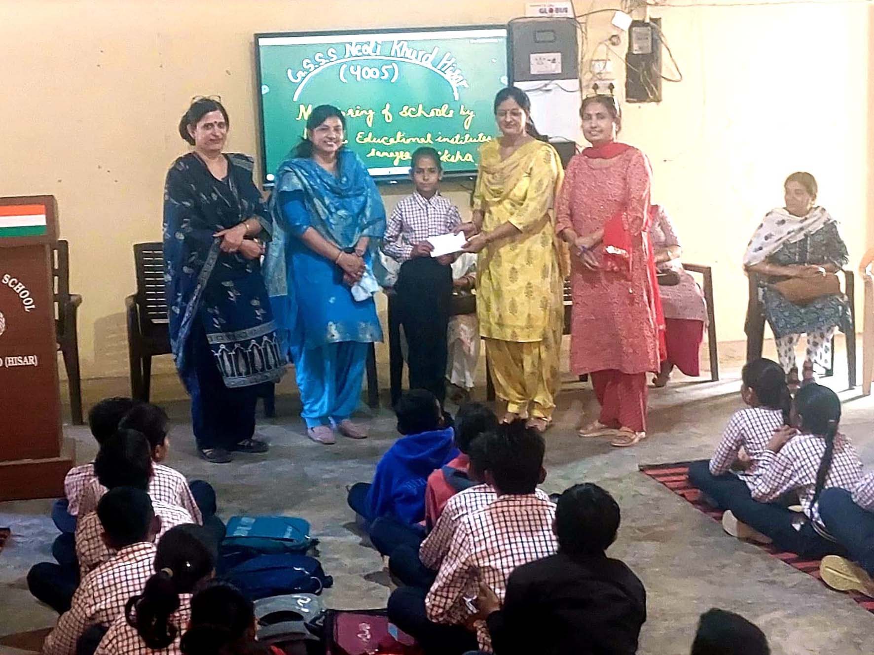कार्यक्रम में उपस्थित अतिथि, बच्चे व अन्य स्टाफ सदस्य। कार्यक्रम में उपस्थित अतिथि, बच्चे व अन्य स्टाफ सदस्य।