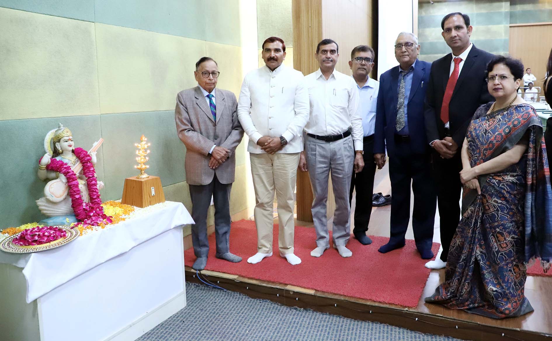 अंतरराष्ट्रीय संगोष्ठी का उद्घाटन करते मुख्यातिथि प्रो. आरपी बाजयेयी व कुलपति प्रो. नरसी राम बिश्नोई। अंतरराष्ट्रीय संगोष्ठी का उद्घाटन करते मुख्यातिथि प्रो. आरपी बाजयेयी व कुलपति प्रो. नरसी राम बिश्नोई।
