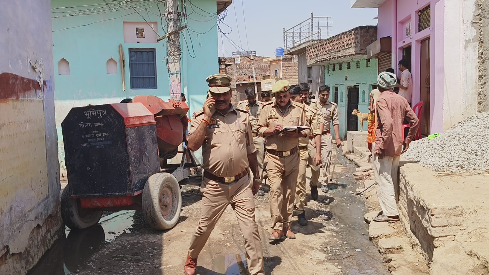 गबन में गर्दन फंसती देखकर प्रधान ने शुरू कराया निर्माण, बीडीओ ने रुकवाया गबन में गर्दन फंसती देखकर प्रधान ने शुरू कराया निर्माण, बीडीओ ने रुकवाया
