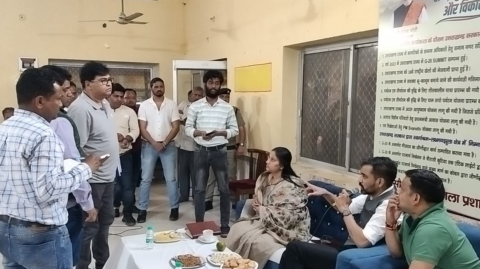 चौपाल में लगभग 75 शिकायतें दर्ज अधिकांश का मौके पर निस्तारण चौपाल में लगभग 75 शिकायतें दर्ज अधिकांश का मौके पर निस्तारण