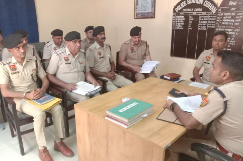 पुलिस कर्मचारियों की बैठक लेते एसपी सिद्धांत जैन। पुलिस कर्मचारियों की बैठक लेते एसपी सिद्धांत जैन।