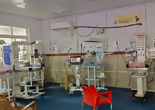जिला अस्पताल के एसएनसीयू वार्ड में एसी में विस्फोट जिला अस्पताल के एसएनसीयू वार्ड में एसी में विस्फोट
