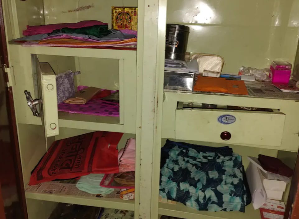सोने-चांदी के गहने और नकदी चोरी,तलाश जारी सोने-चांदी के गहने और नकदी चोरी,तलाश जारी