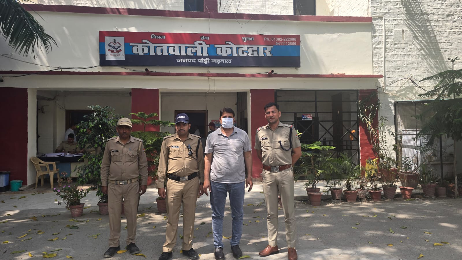 लाखों की धोखाधड़ी करने वाला शातिर ईनामी अपराधी चढ़ा पौड़ी पुलिस के हत्थे लाखों की धोखाधड़ी करने वाला शातिर ईनामी अपराधी चढ़ा पौड़ी पुलिस के हत्थे