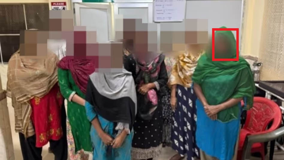 मेघालय के री-भोई जिले में आठ महिलाओं और दो बच्चों समेत 12 बांग्लादेशी गिरफ्तार मेघालय के री-भोई जिले में आठ महिलाओं और दो बच्चों समेत 12 बांग्लादेशी गिरफ्तार