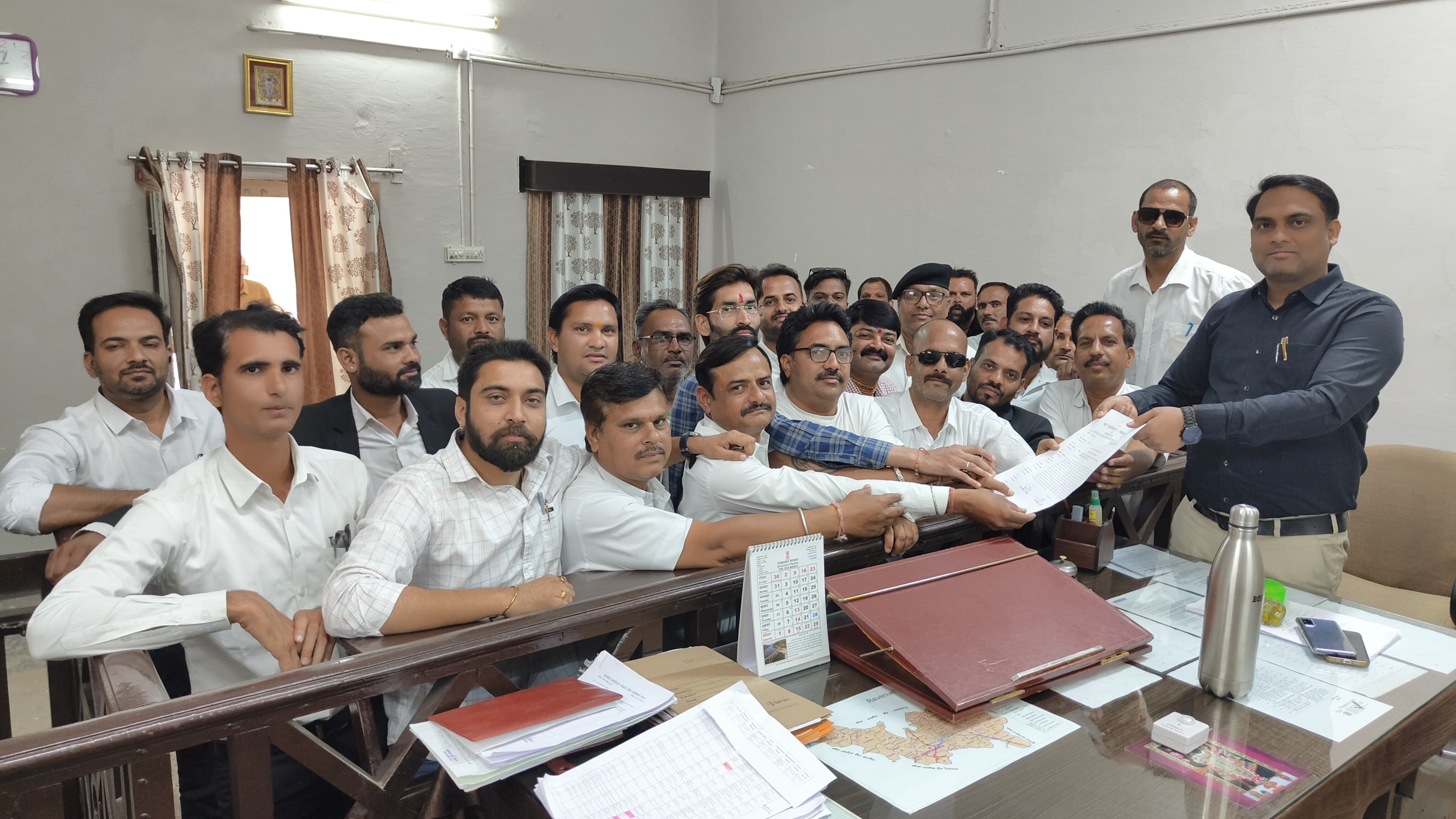 राणा सांगा पर गलत बयानी का विरोध जारी, नाथद्वारा थाने में दी शिकायत राणा सांगा पर गलत बयानी का विरोध जारी, नाथद्वारा थाने में दी शिकायत