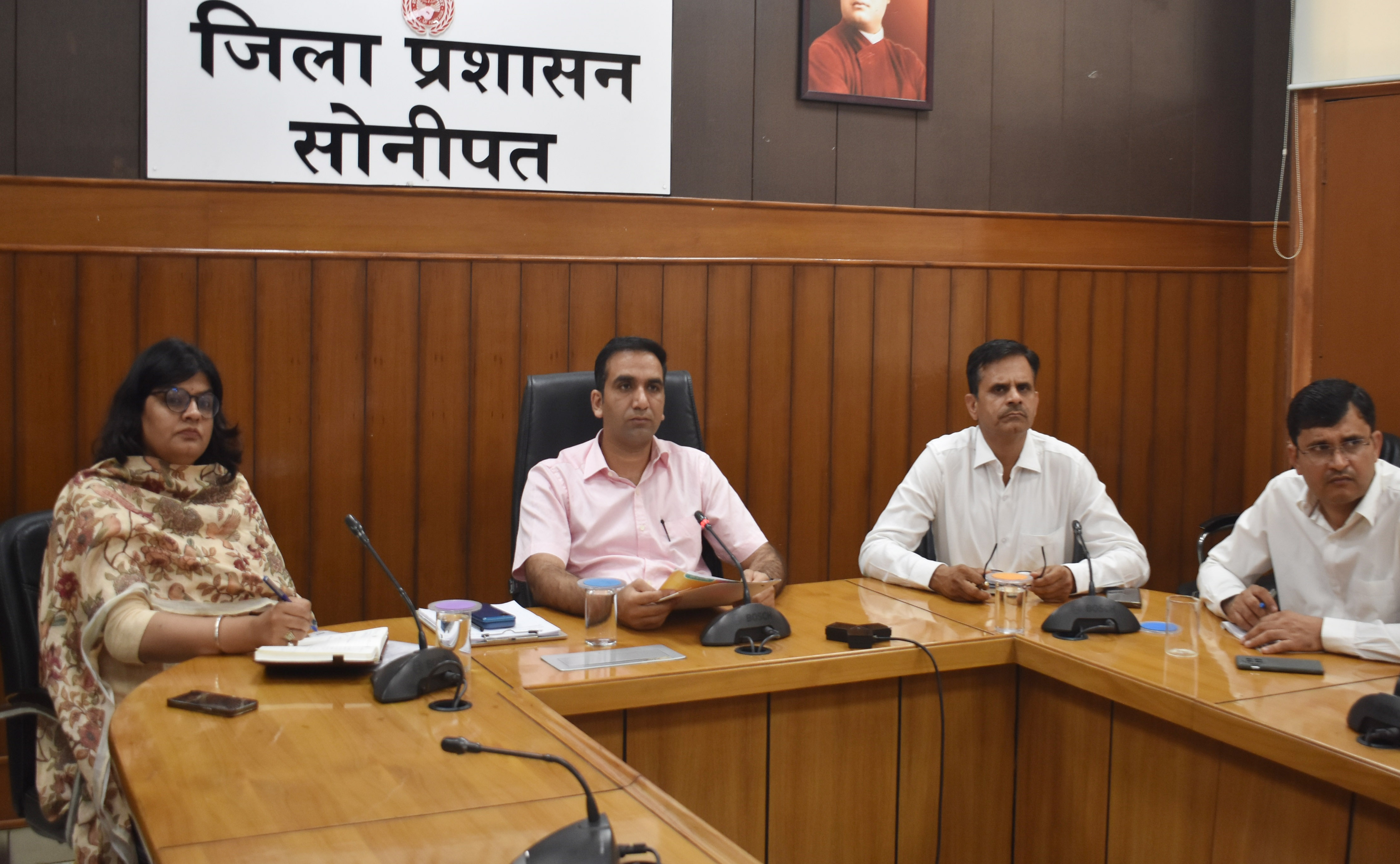 सोनीपत: मैराथन की तैयारियों को लेकर उपायुक्त ने वीडियो कॉन्फ्रेंसिंग से विभिन्न विश्वविद्यालयों के कुलपतियों के साथ बैठक सोनीपत: मैराथन की तैयारियों को लेकर उपायुक्त ने वीडियो कॉन्फ्रेंसिंग से विभिन्न विश्वविद्यालयों के कुलपतियों के साथ बैठक
