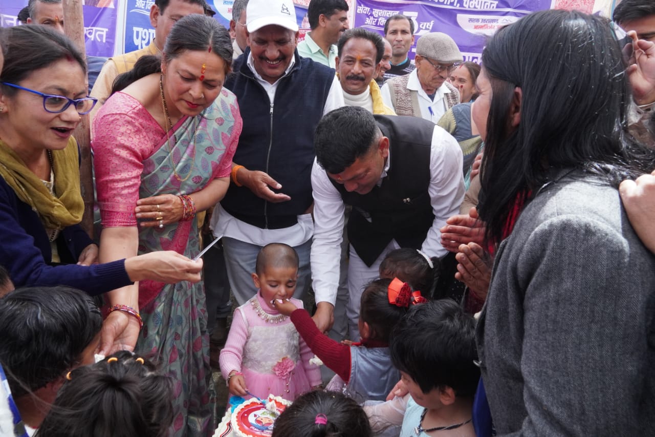 बाराकोट में आयोजित जन सेवा शिविर बाराकोट में आयोजित जन सेवा शिविर