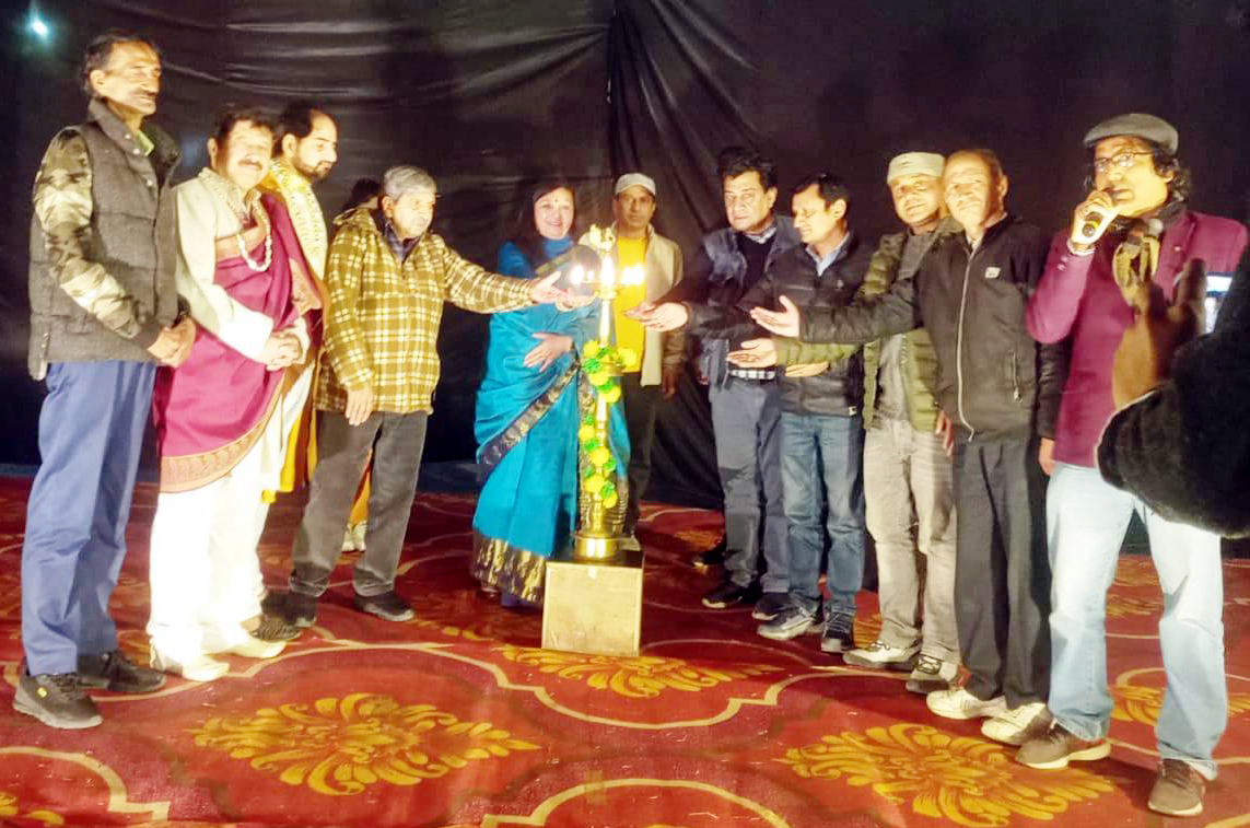 विश्व रंगमंच के अवसर पर अपनी प्रस्तुतियां देने वाले कलाकार। विश्व रंगमंच के अवसर पर अपनी प्रस्तुतियां देने वाले कलाकार।