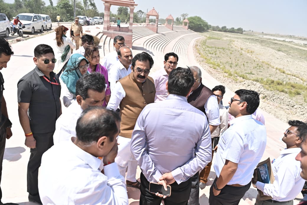 अयोध्या के सरयू घाटों की तर्ज पर जबलपुर में नर्मदा घाटों का होगा उन्नयन एवं पुनर्निर्माण अयोध्या के सरयू घाटों की तर्ज पर जबलपुर में नर्मदा घाटों का होगा उन्नयन एवं पुनर्निर्माण