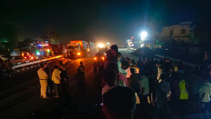 मौके पर पहुंची पुलिस मौके पर पहुंची पुलिस