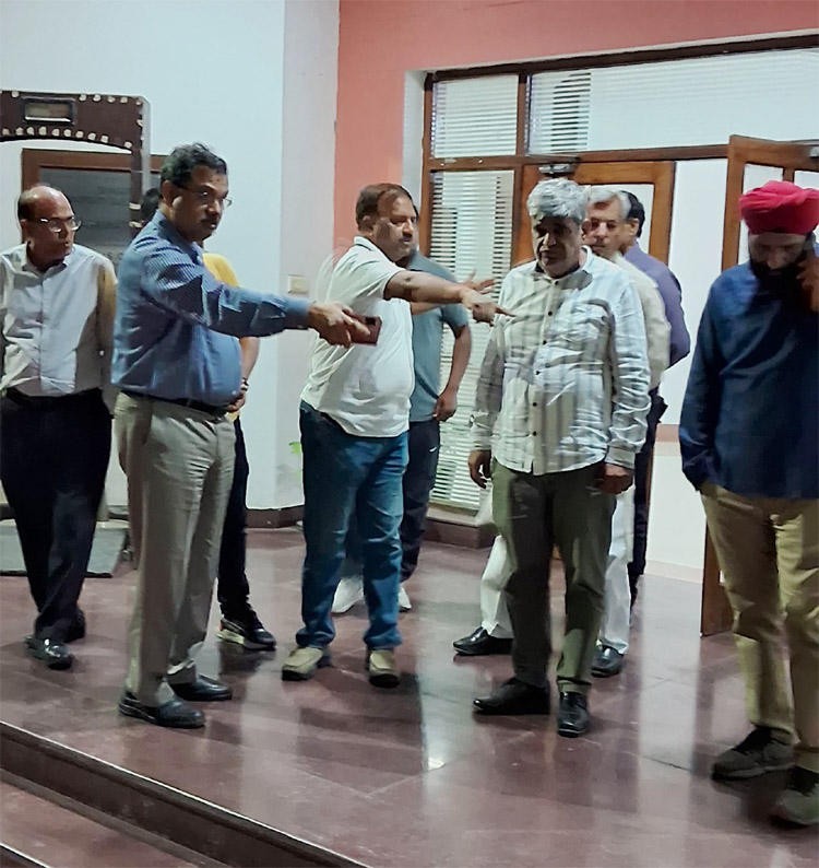 सोनीपत: डीसीआरयूएसटी , मुरथल के कुलपति प्रो. प्रकाश सिंह तैयारी का जायजा लेते हुए। सोनीपत: डीसीआरयूएसटी , मुरथल के कुलपति प्रो. प्रकाश सिंह तैयारी का जायजा लेते हुए।