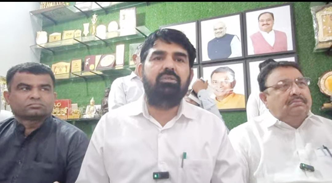 सोनीपत: विधायक पवन खरखौदा पत्रकार वार्ता में बोलते हुए। सोनीपत: विधायक पवन खरखौदा पत्रकार वार्ता में बोलते हुए।