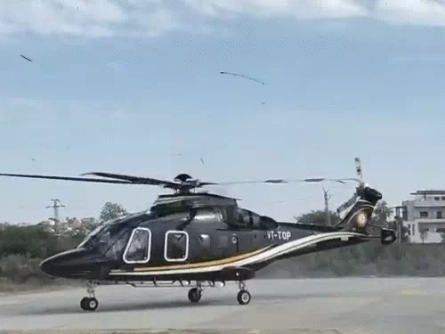 हेलिकॉप्टर को एहतियात के तौर पर सर्किट हाऊस के पास खड़ा किया गया है। हेलिकॉप्टर को एहतियात के तौर पर सर्किट हाऊस के पास खड़ा किया गया है।