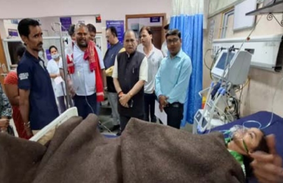 अस्पताल की तस्वीर  विधायक