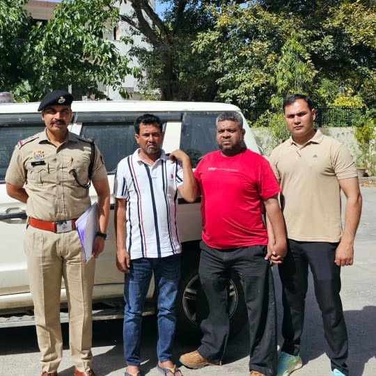 ठगी मामले में गिरफ्तार आरोपित ठगी मामले में गिरफ्तार आरोपित
