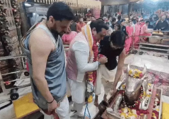 अभिनेता गोविन्दा ने किए भगवान महाकाल के दर्शन अभिनेता गोविन्दा ने किए भगवान महाकाल के दर्शन