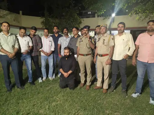 तेजाजी मंदिर में तोड़फोड़ मामलाःकैफे संचालक को पुलिस ने पकडा तेजाजी मंदिर में तोड़फोड़ मामलाःकैफे संचालक को पुलिस ने पकडा