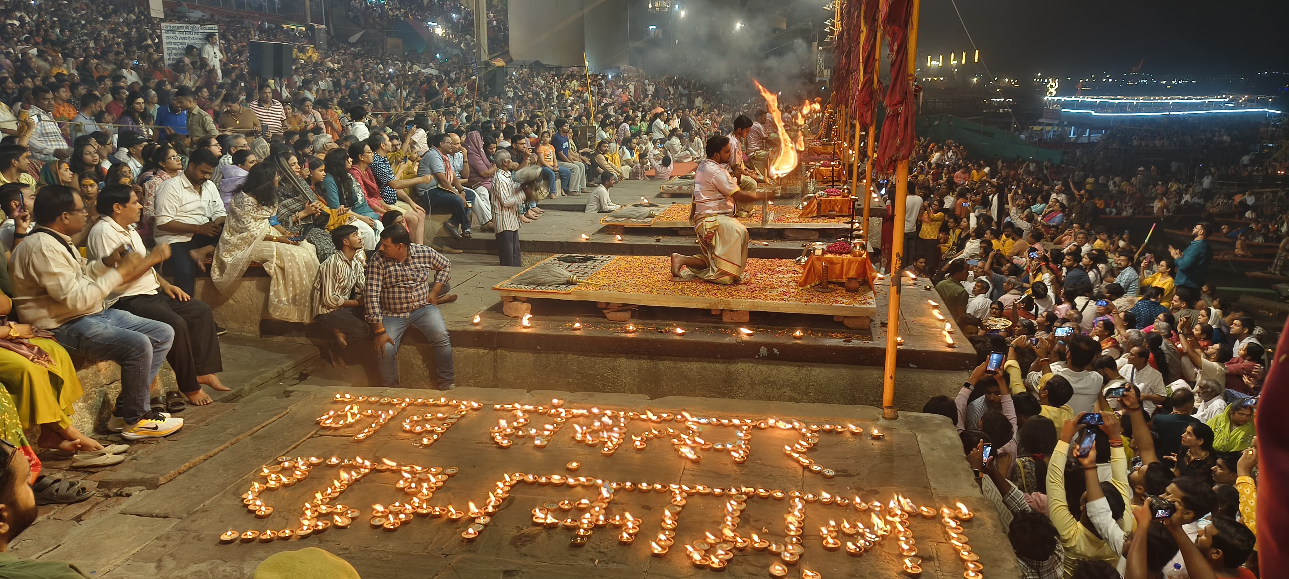 नव संवत्सर के पूर्व संध्या पर भव्य गंगा आरती नव संवत्सर के पूर्व संध्या पर भव्य गंगा आरती