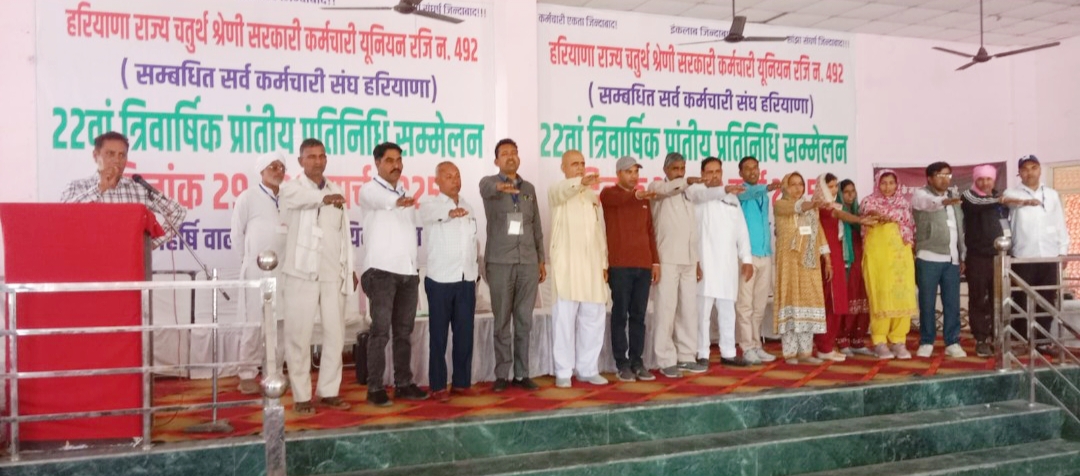 पद व गोपनियता की शपथ लेते हुए नव नियुक्त कार्यकारिणी पद व गोपनियता की शपथ लेते हुए नव नियुक्त कार्यकारिणी