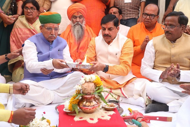 केन्द्रीय मंत्री मेघवाल और मुख्यमंत्री डॉ. यादव ने किया वीर भारत संग्रहालय का भूमिपूजन केन्द्रीय मंत्री मेघवाल और मुख्यमंत्री डॉ. यादव ने किया वीर भारत संग्रहालय का भूमिपूजन
