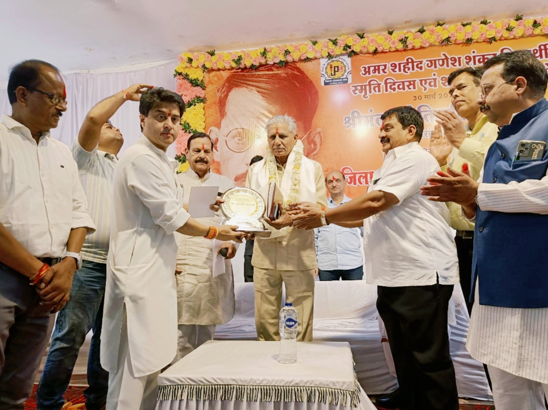 अशोकनगर: विद्यार्थी जी के आदर्शों पर चल, सरकार को जवाबदेही बनाने हो पत्रकारिता: सिंधिया