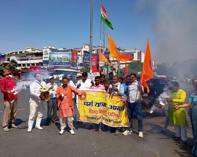जश्न मनाते जश्न मनाते
