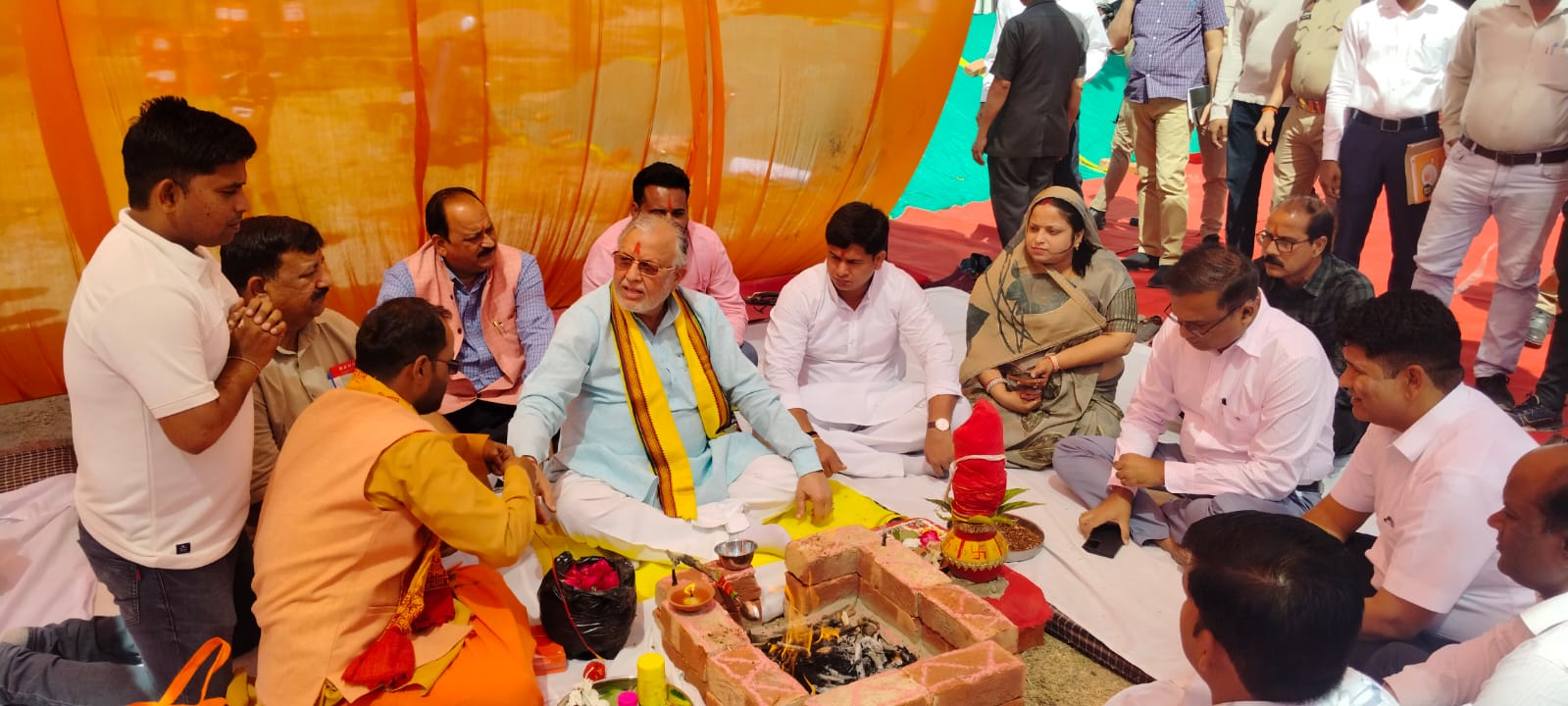 वित्त मंत्री ने स्पोर्ट्स स्टेडियम में 32.22 लाख से होने वाले जीर्णाेद्धार कार्याें का किया शिलान्यास वित्त मंत्री ने स्पोर्ट्स स्टेडियम में 32.22 लाख से होने वाले जीर्णाेद्धार कार्याें का किया शिलान्यास
