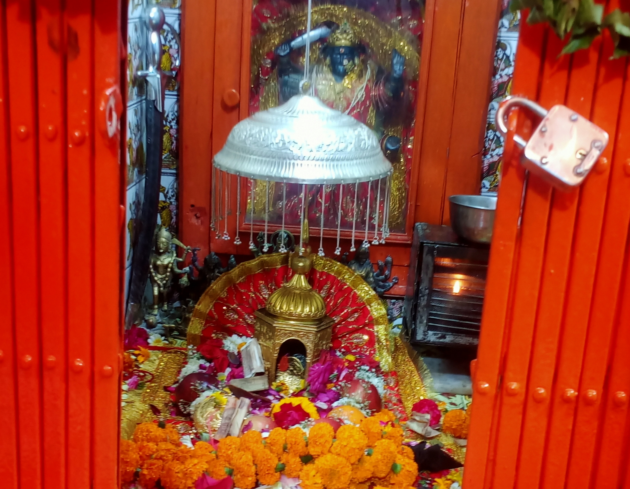 ऐतिहासिक मंदिर कालीस्थान में उमड़ा श्रद्धा का सैलाब ऐतिहासिक मंदिर कालीस्थान में उमड़ा श्रद्धा का सैलाब