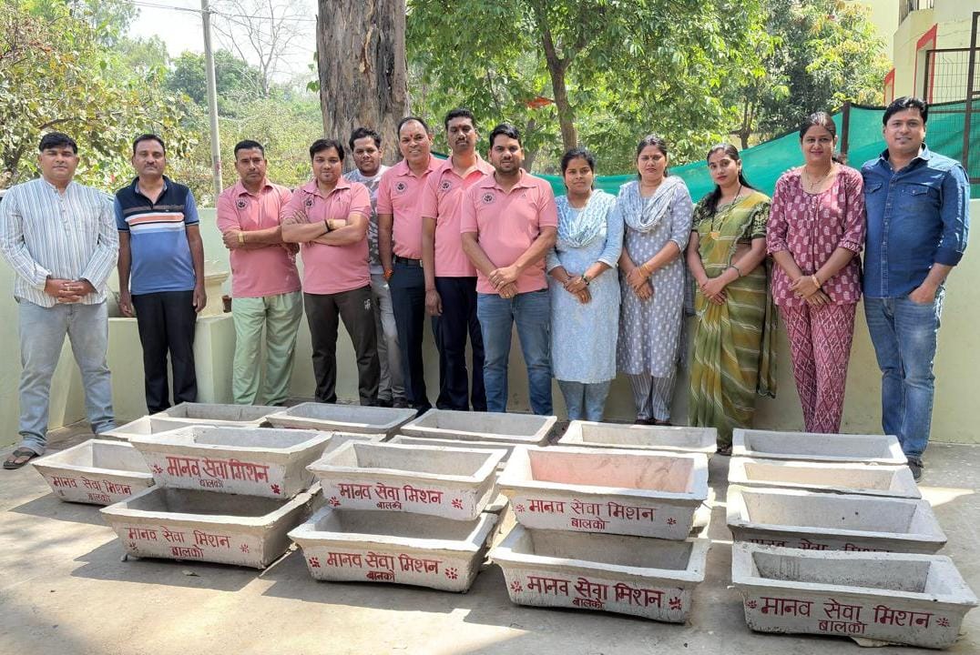 कोरबा : बेजुबान पशु पक्षियों के लिए मानव सेवा मिशन ने वितरित किए पानी पात्र कोरबा : बेजुबान पशु पक्षियों के लिए मानव सेवा मिशन ने वितरित किए पानी पात्र
