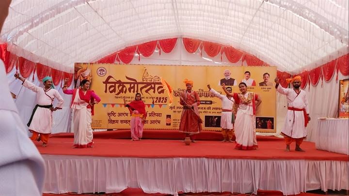 पचमठा धाम में ध्वज वंदन के साथ प्रथम दिवस का हुआ स्वागत पचमठा धाम में ध्वज वंदन के साथ प्रथम दिवस का हुआ स्वागत