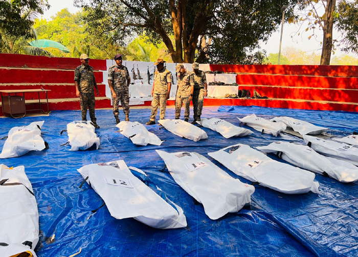 73 लाख के 15 नक्सलियों की हुई शिनाख्त 73 लाख के 15 नक्सलियों की हुई शिनाख्त