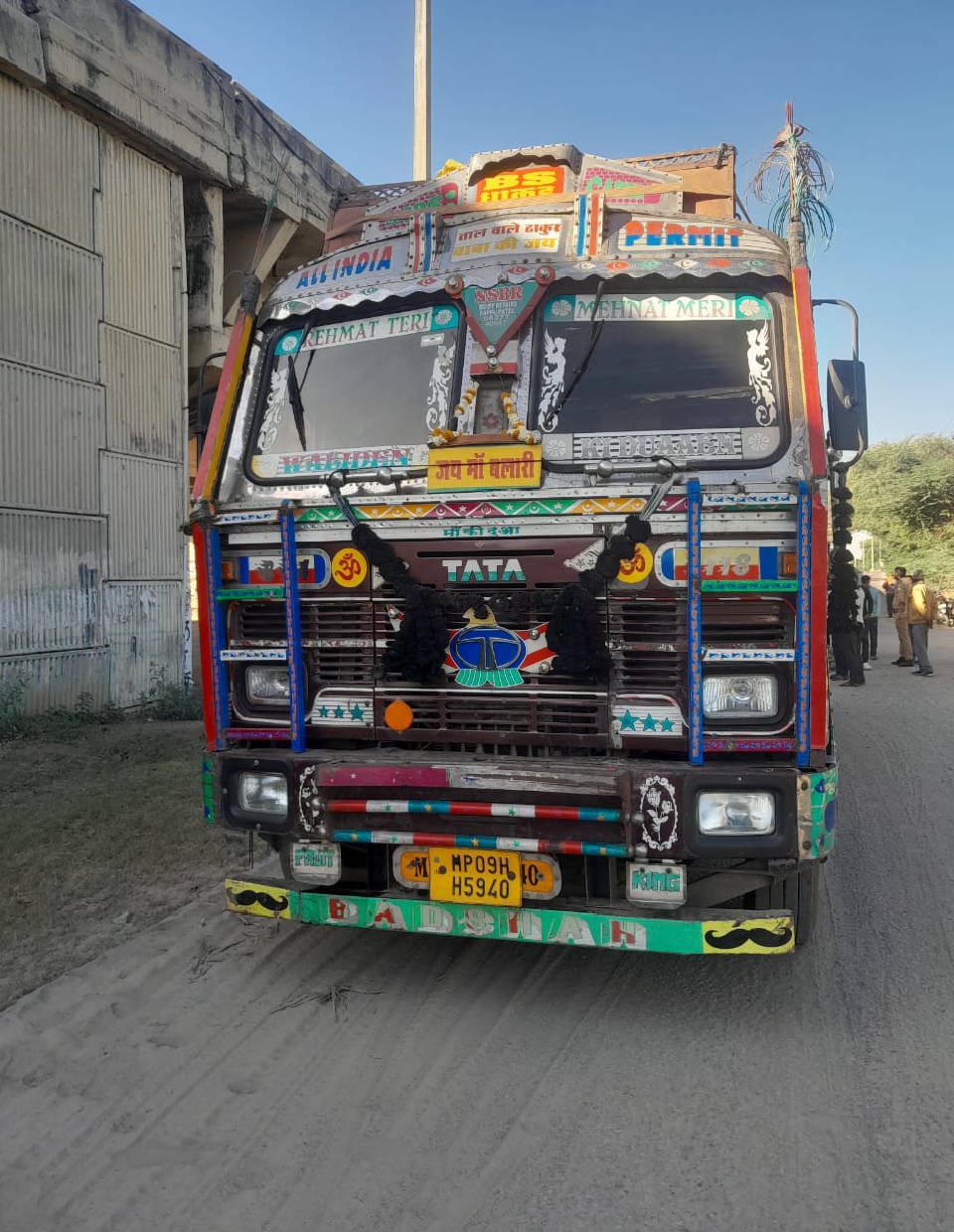 ट्रक ट्रक