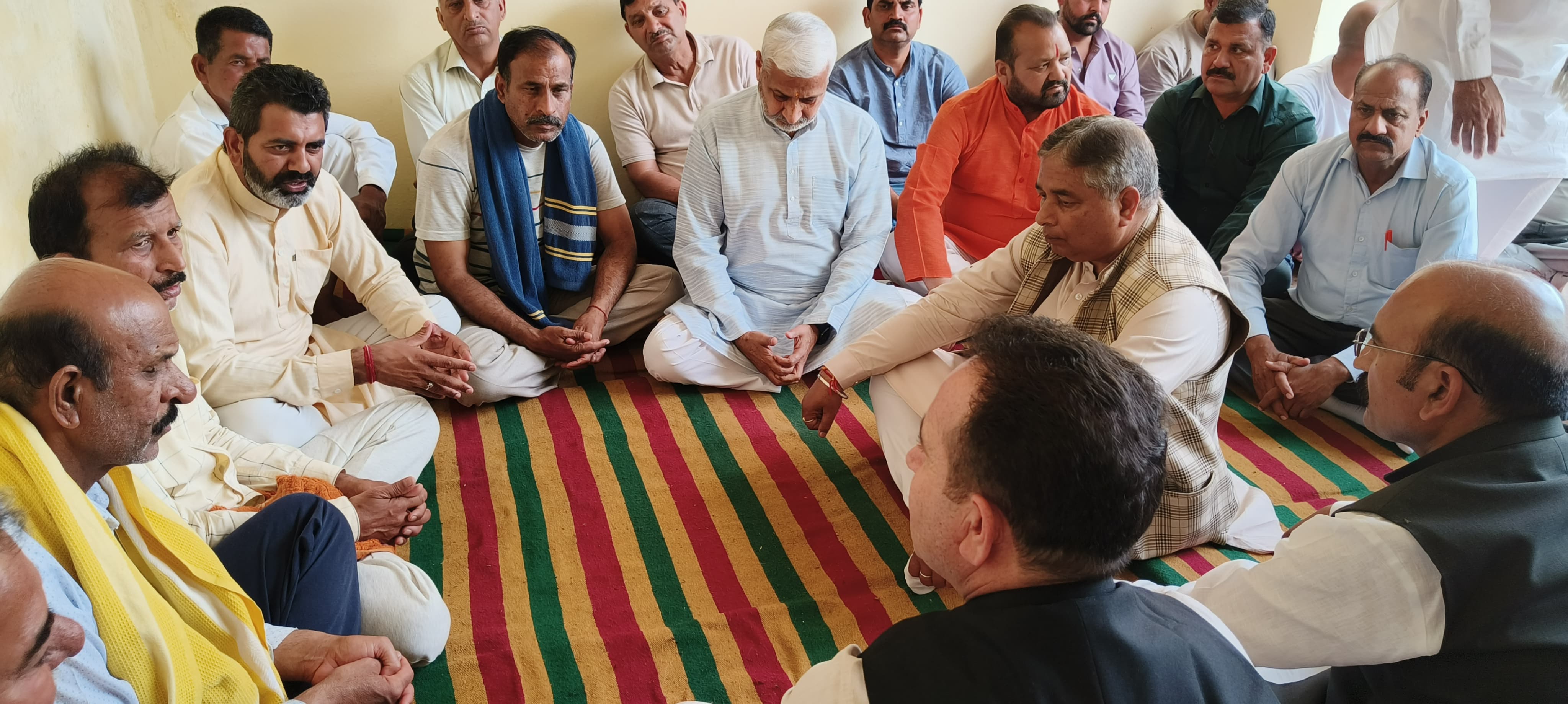सत शर्मा, सुनील शर्मा ने घायल पुलिसकर्मियों के बारे में जानकारी लेने के लिए जीएमसी का दौरा किया सत शर्मा, सुनील शर्मा ने घायल पुलिसकर्मियों के बारे में जानकारी लेने के लिए जीएमसी का दौरा किया