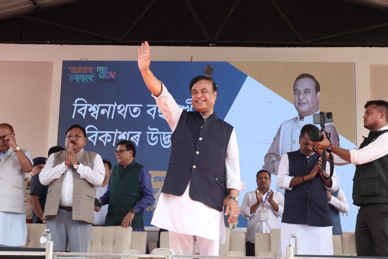 दक्षिण-पूर्व एशिया के पहले स्वचालित वाहन फिटनेस परीक्षण स्टेशन का उद्घाटन करते हुए मुख्यमंत्री डॉ हिमंत बिस्व सरमा। दक्षिण-पूर्व एशिया के पहले स्वचालित वाहन फिटनेस परीक्षण स्टेशन का उद्घाटन करते हुए मुख्यमंत्री डॉ हिमंत बिस्व सरमा।
