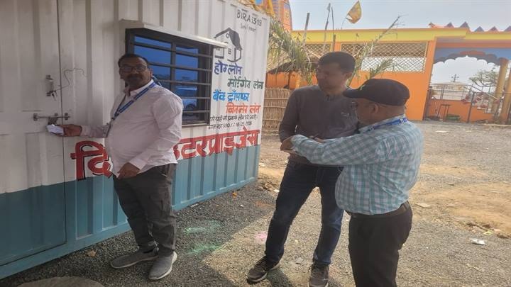 अवैध कॉलोनी के कार्यालयों को किया गया सील अवैध कॉलोनी के कार्यालयों को किया गया सील
