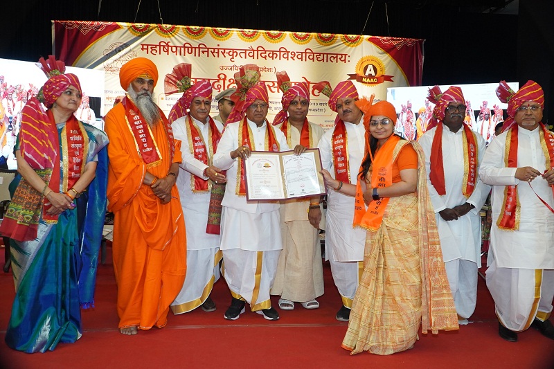 महर्षि पाणिनि संस्कृत वैदिक विश्वविद्यालय का पांचवा दीक्षांत समारोह में संध्या परेचा को डी लिट की उपाधि महर्षि पाणिनि संस्कृत वैदिक विश्वविद्यालय का पांचवा दीक्षांत समारोह में संध्या परेचा को डी लिट की उपाधि