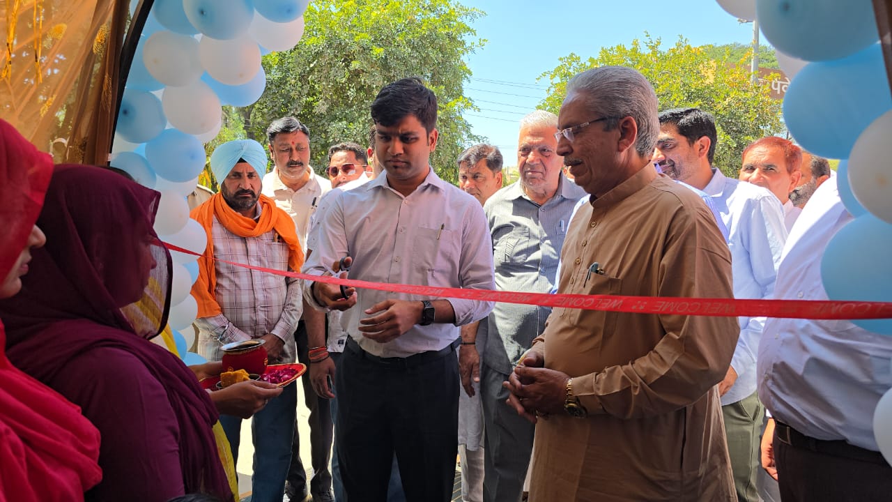 कैंटीन का शुभारंभ करते एसडीएम अर्पित संगल। कैंटीन का शुभारंभ करते एसडीएम अर्पित संगल।