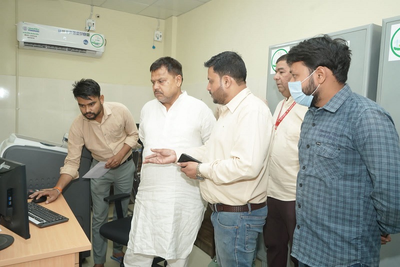 ऊर्जा मंत्री तोमर ने किया सिविल अस्पताल हजीरा का निरीक्षण