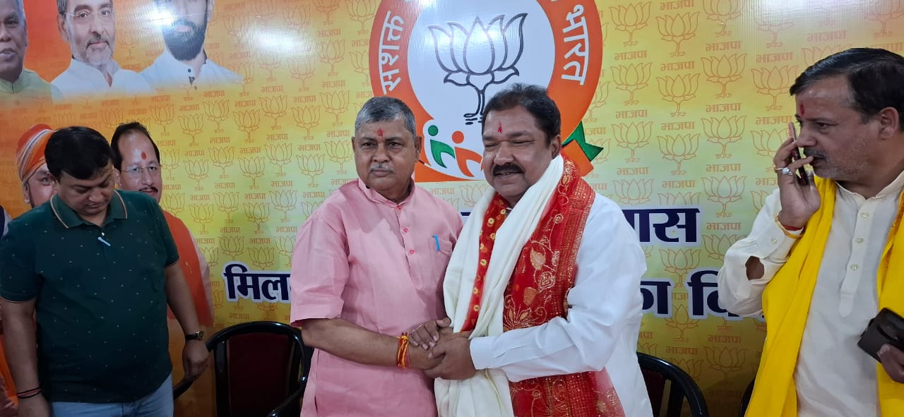 स्वागत करते विधायक स्वागत करते विधायक