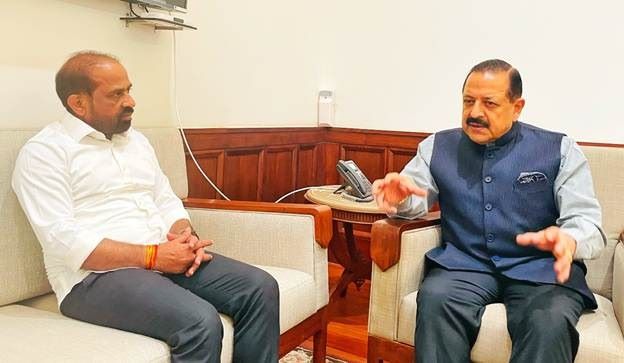 नई दिल्लीः सोमवार को केंद्रीय मंत्री डा. जितेंद्र सिंह के मुलाकात के दौरान आंध्र प्रदेश के स्वास्थ्य मंत्री वाई. सत्य कुमार