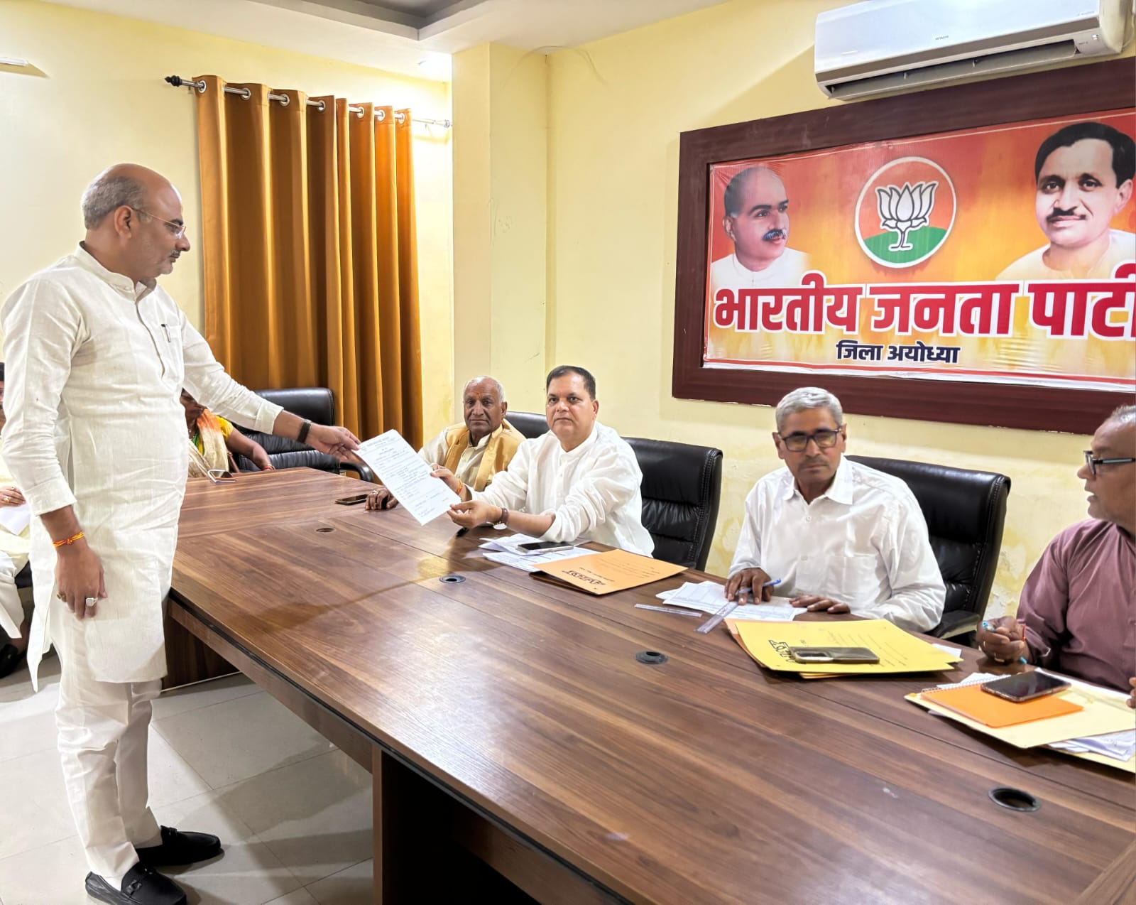 भाजपा जिलाध्यक्ष के लिए 42 व प्रांतीय परिषद के लिए हुए सात नामांकन भाजपा जिलाध्यक्ष के लिए 42 व प्रांतीय परिषद के लिए हुए सात नामांकन