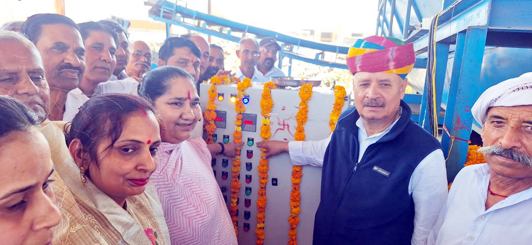 गुरुग्राम के गांव बोहड़ाकलां में विकास परियोजनाओं का उद्घाटन करते केंद्रीय मंत्री राव इंद्रजीत सिंह। गुरुग्राम के गांव बोहड़ाकलां में विकास परियोजनाओं का उद्घाटन करते केंद्रीय मंत्री राव इंद्रजीत सिंह।