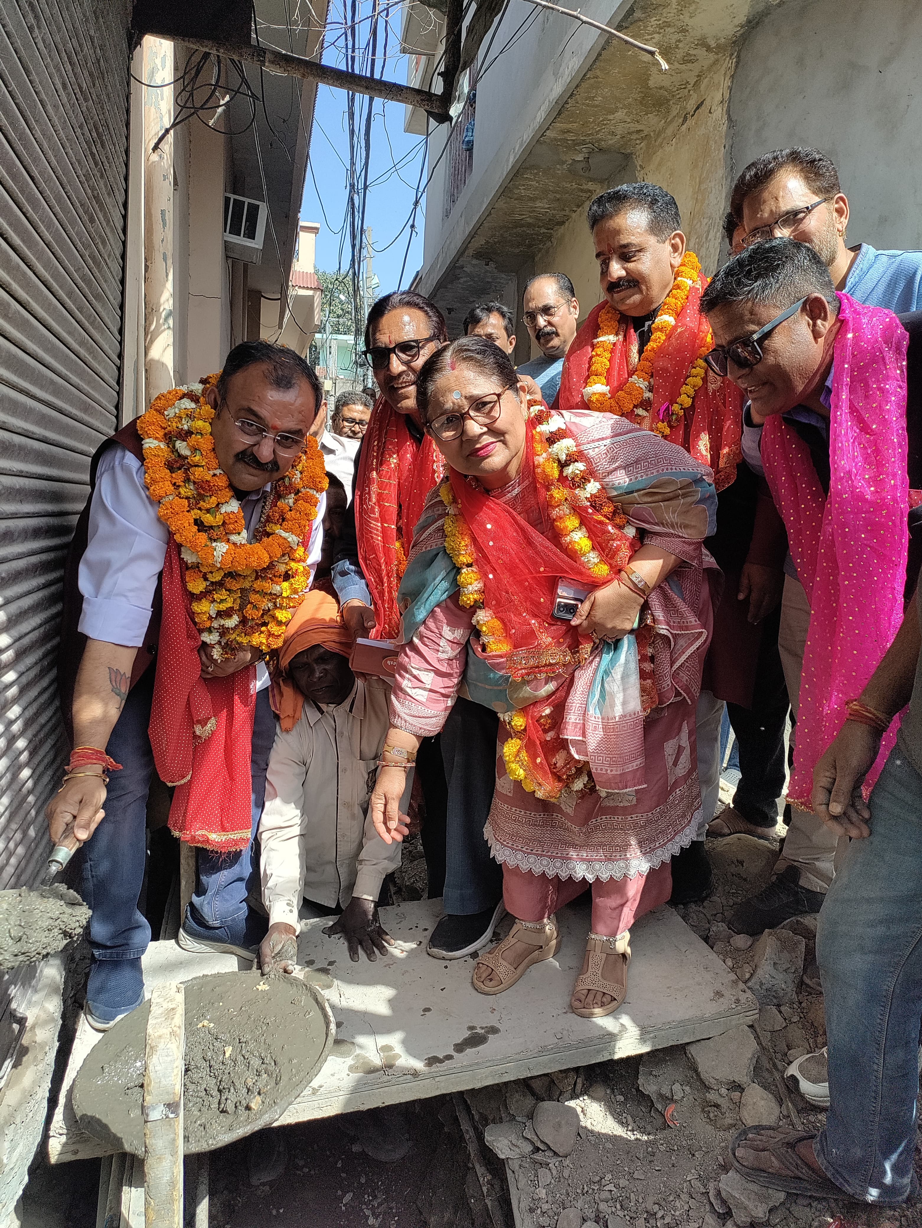 विधायक ने बहु फोर्ट के पक्का तालाब में निर्माण कार्य का उद्घाटन किया विधायक ने बहु फोर्ट के पक्का तालाब में निर्माण कार्य का उद्घाटन किया