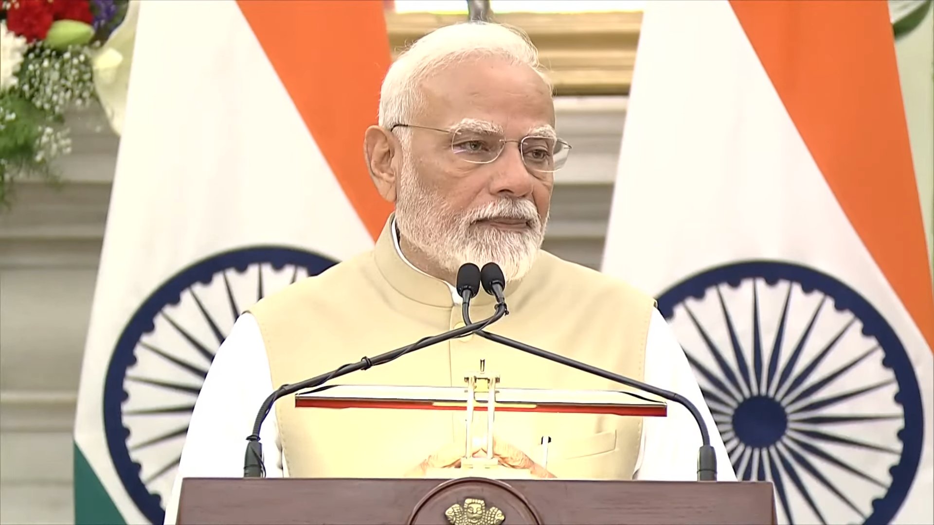 प्रधानमंत्री नरेन्द्र मोदी मंगलवार को हैदराबाद हाउस में संयुक्त प्रेस वार्ता को संबोधित करते हुए प्रधानमंत्री नरेन्द्र मोदी मंगलवार को हैदराबाद हाउस में संयुक्त प्रेस वार्ता को संबोधित करते हुए