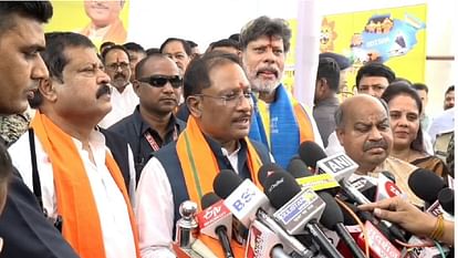 मीडिया से चर्चा करते सीएम विष्णुदेव साय - फोटो मीडिया से चर्चा करते सीएम विष्णुदेव साय - फोटो