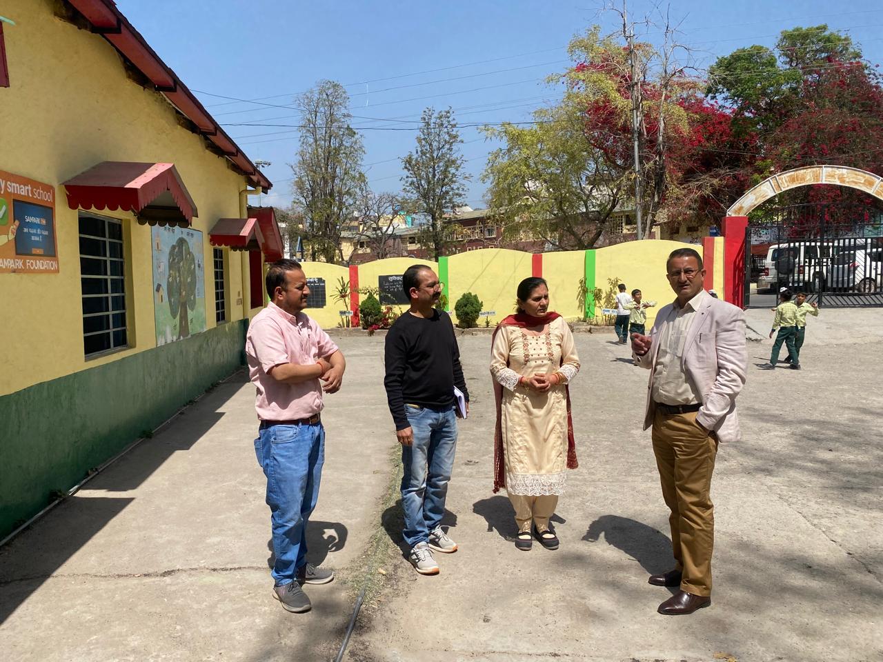 उपायुक्त ने राजकीय प्राथमिक पाठशाला मॉडल व बड़ा चौंक का किया निरीक्षण उपायुक्त ने राजकीय प्राथमिक पाठशाला मॉडल व बड़ा चौंक का किया निरीक्षण